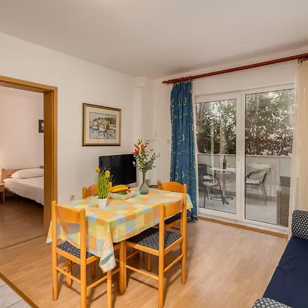 2 Bedroom Lovely In Apartmán Baška