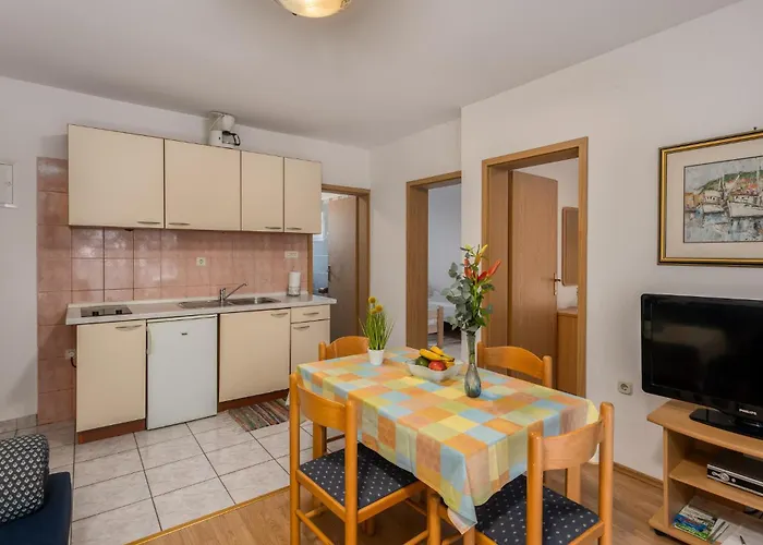 Apartament Awesome In With Kitchen