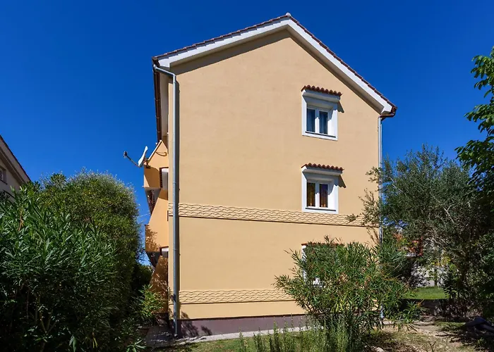 Apartament Awesome In With Kitchen *