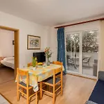 2 Bedroom Lovely In Διαμέρισμα Baška