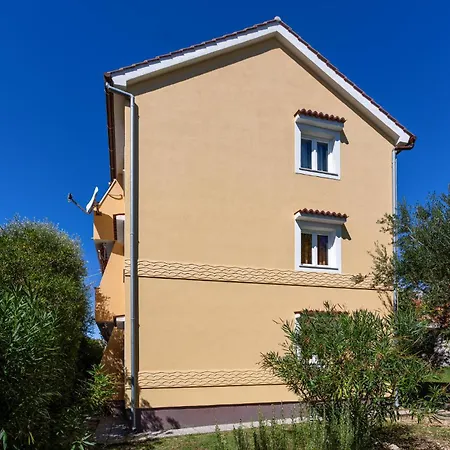 Διαμέρισμα 2 Bedroom Lovely In *